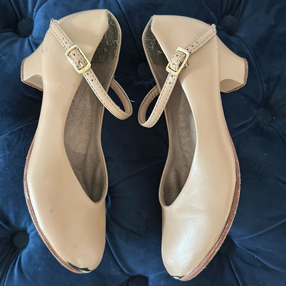 Capezio's Jr. Footlight shoe Size: 5.5 Caramel - Picture 9 of 10